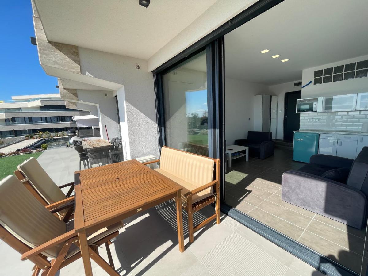 Club Panorama Studio - Pool, Garden Apartment Alsoors Exterior photo